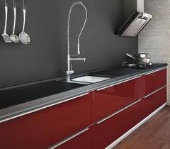 Orient Vidros - Porta de perfil alum�nio com vidro vermelho