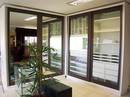 Orient Vidros - Closet com porta de correr
